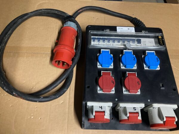 Distribution IN CEE 32 / OUT1x CEE32 2X CEE16/T25 3XT23