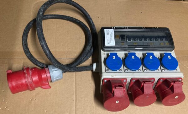 Distribution IN CEE 32 / OUT1x CEE32 2X CEE16 4XT23